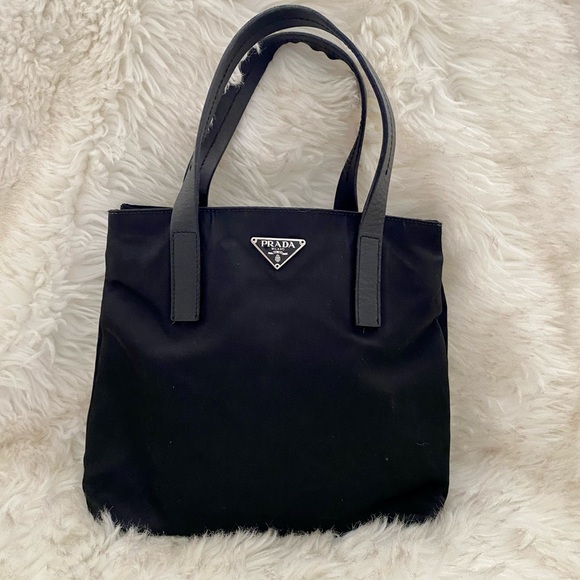 Prada Handbags - ✨Authentic Prada Handbag✨